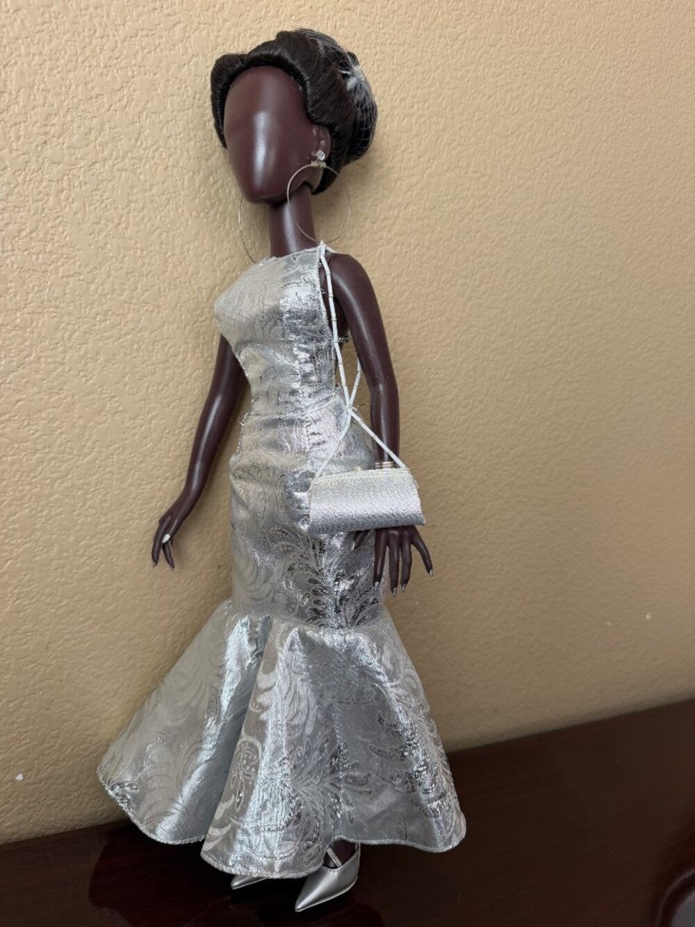 Annie Lee Sass n Class 2004 Sultry in Silver African American Doll LE 0153/2000 - Picture 4 of 17